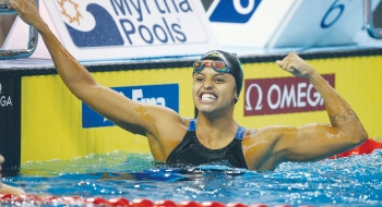 Etiene Medeiros conquista medalha de ouro nos 50m costas